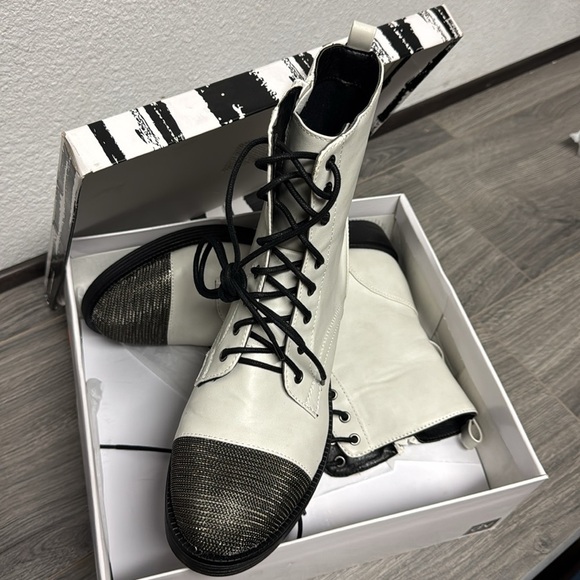 Dolce Vita XYLA White Womens Metal Toe Low Heel Combat Boots - Picture 4 of 5